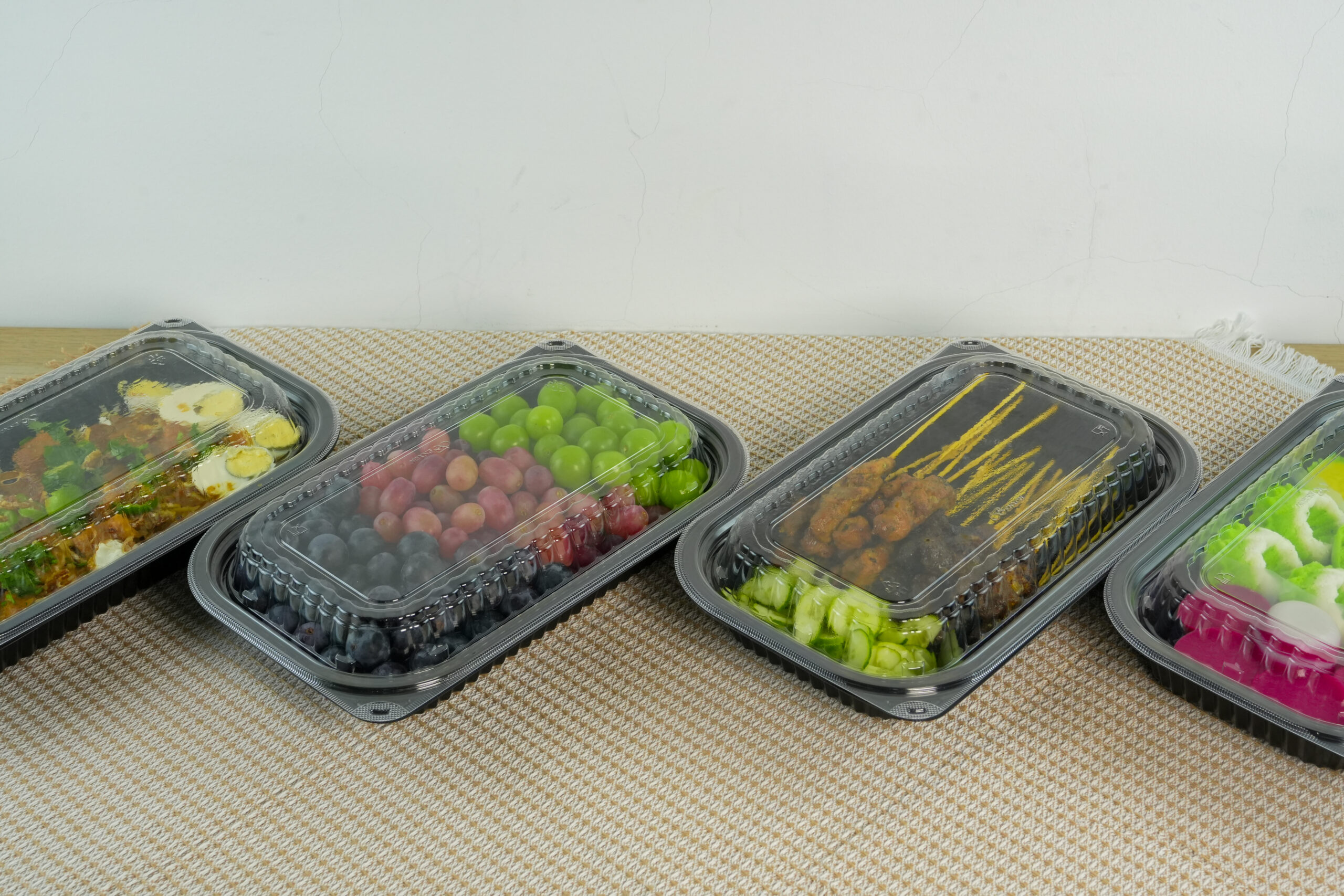 BX-CT-11 small catering platter with crystal-clear anti-fog lid