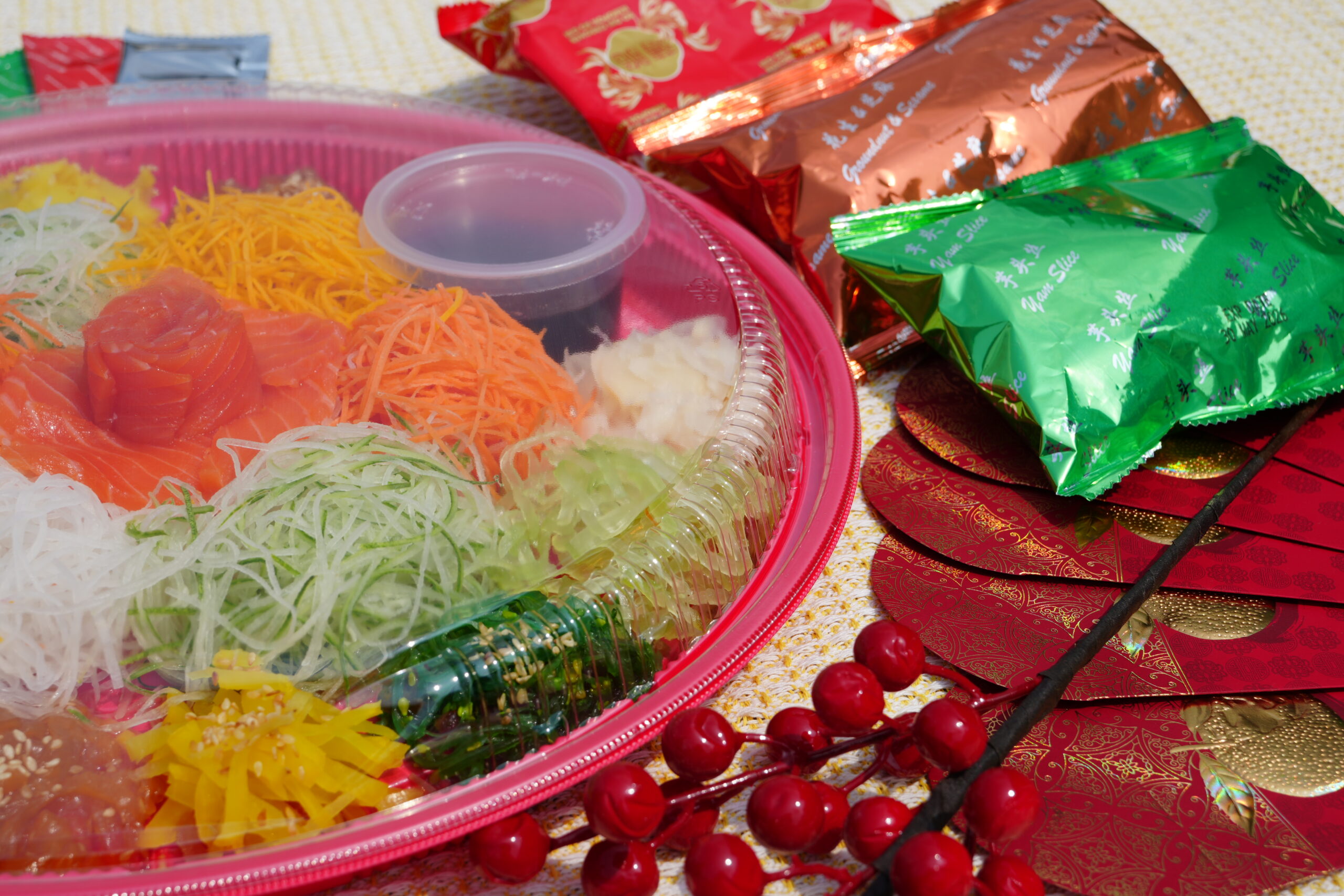 Red BX-RP Round Platter for CNY Yee Sang Packaging
