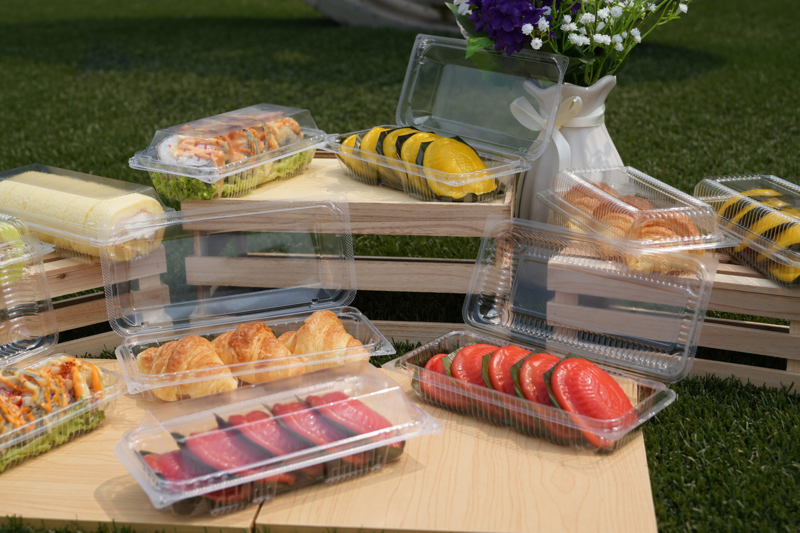 SAK19-9(48) multi-purpose food container with stable stacking design